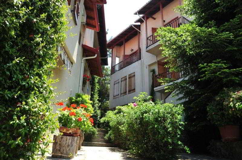 Guesthouse Papanikolaou Литохоро Экстерьер фото